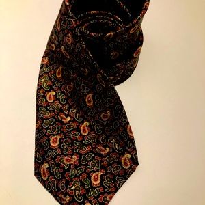 Beautiful men’s tie. Paisley print! Silk. Made in Italy. Excellent condition.